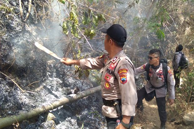 Polisi Tambah Bala Bantuan untuk Padamkan Kebakaran Gunung Merbabu