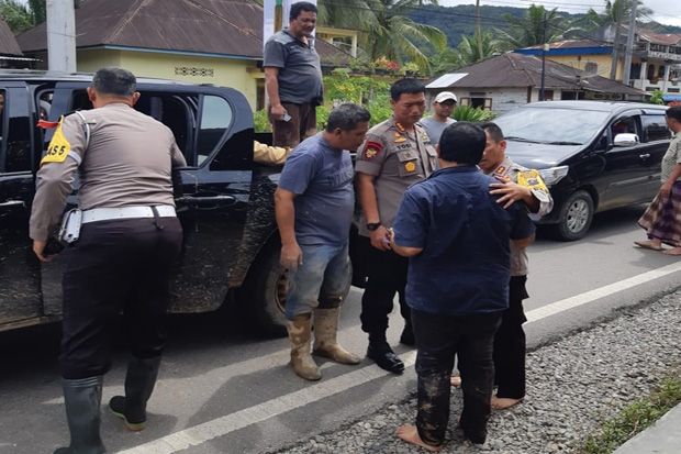 Selamat dari Banjir, Kadis Sosial Diupa-upa Bupati Madina