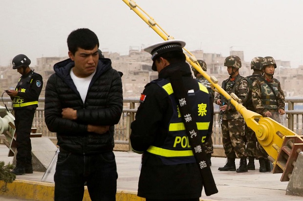 Tahan Muslim Uighur Secara Massal, China Klaim Cegah Terorisme