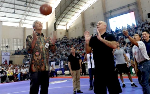 Pelatih NBA Tularkan Ilmu kepada Ribuan Guru di Semarang