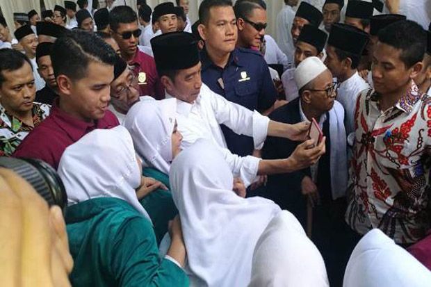Curhat Jokowi ke Santri di Semarang: Masa Ada PKI Balita