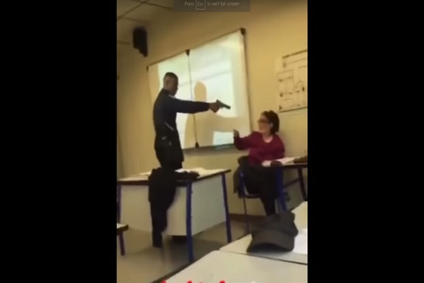 Viral, Siswa di Prancis Todongkan Pistol ke Guru