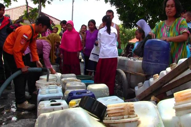 Krisis Air Bersih, BPBD Cirebon Salurkan Air Bersih untuk Empat Desa