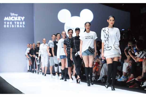 JFW Bangkitkan Nostalgia Mickey Mouse lewat Koleksi Fashion