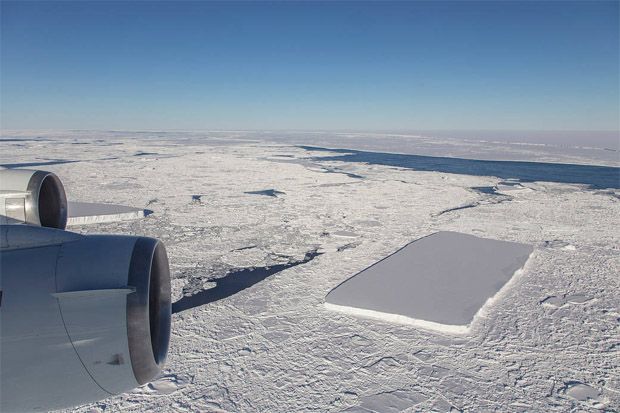 NASA Temukan Bongkahan Es Persegi Datar di Pantai Timur Antartika
