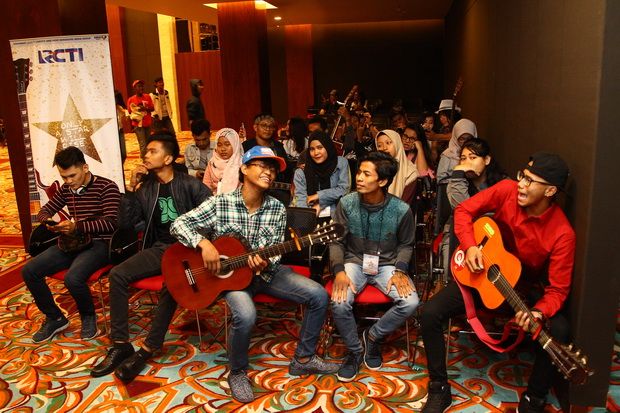 Ratusan Peserta Gruduk Audisi Rising Star 2018 di Jakarta