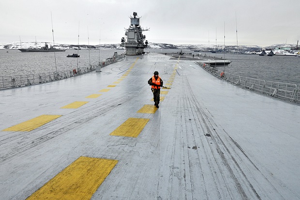 Dermaga Apung Terbesar Rusia Tenggelam saat Perbaiki Kapal Induk