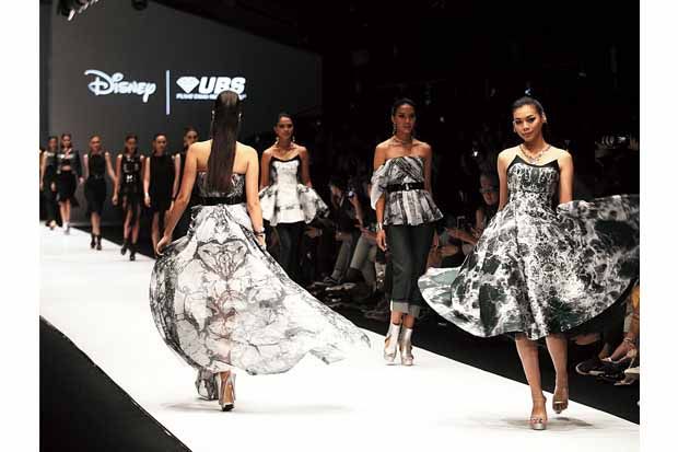 Alya Tampil Elegan di Jakarta Fashion Week (JFW)  2018