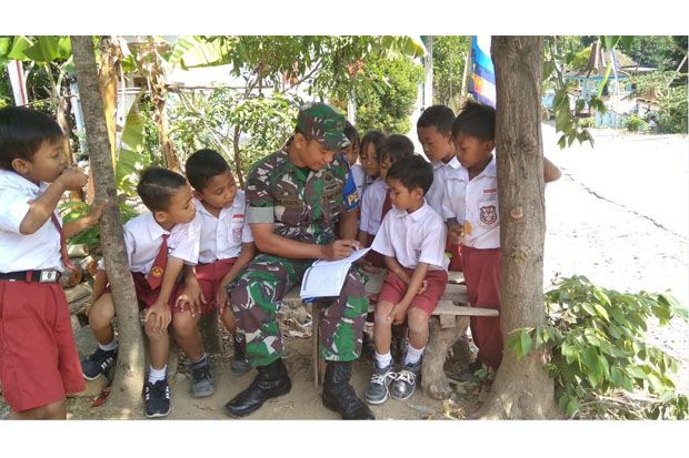 TNI Sahabat Anak Disambut Antusias Warga Sragen