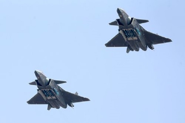 Pertama Kali, China Tunjukkan Rudal Jet Tempur Siluman J-20