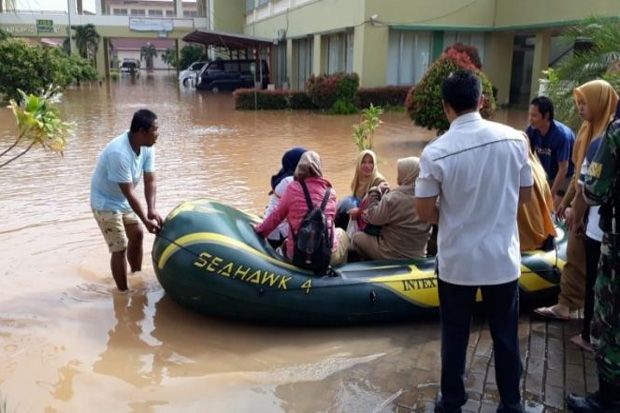 Banjir, RSJ Ernaldi Bahar Terpaksa Buka Pelayanan di Lahan Parkir