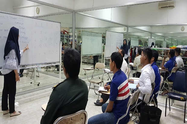 Tentara Nasional Kamboja Semangat Belajar Bahasa Indonesia