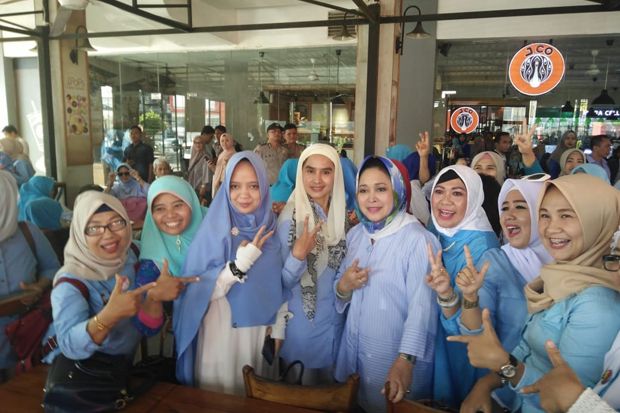 Bertemu Emak-emak, Titiek Soeharto Yakin Prabowo Menang di Sumsel