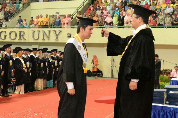 Universitas Negeri Yogyakarta Wisuda 1.978 Mahasiswa