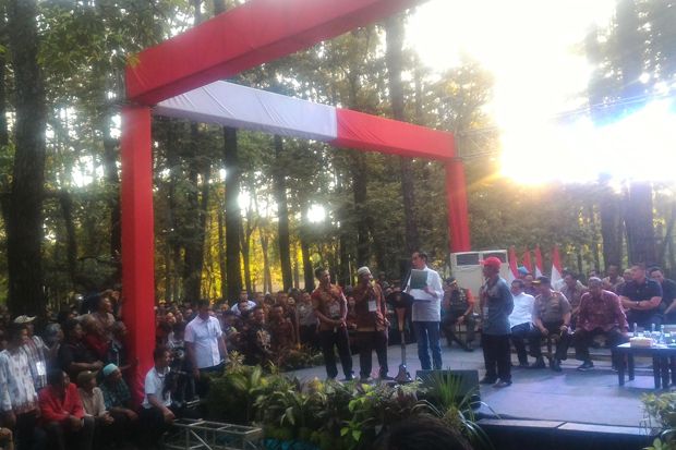 Jokowi Serahkan Sertifikat 55 Ribu Hektar Hutan ke Masyarakat Sumsel