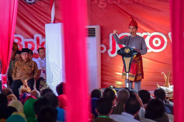 Jokowi Serahkan SK Perhutanan Sosial ke Masyarakat di Sumatra Selatan