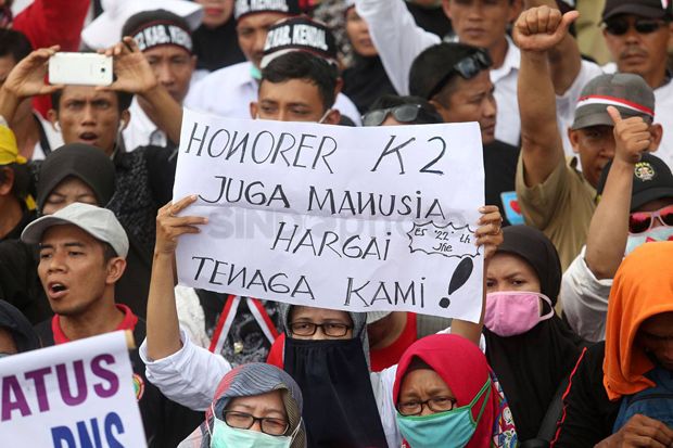 Tak Perhatikan Guru Honorer, Jokowi Bisa Terkena Blunder