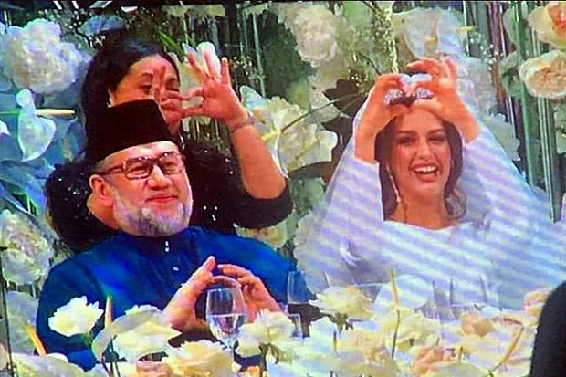 Raja Malaysia Nikahi Eks Miss Moskow usai Masuk Islam