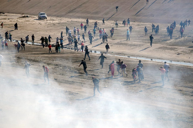 Meksiko Minta AS Selidiki Penggunaan Gas Air Mata di Perbatasan
