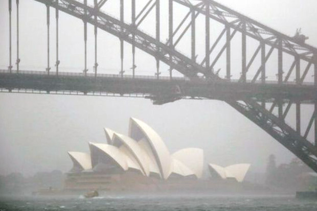 Badai Terjang Sydney, Ratusan Orang Minta Bantuan Darurat
