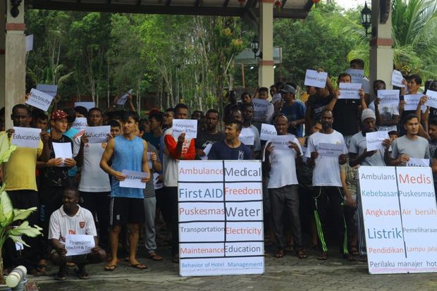 Ratusan Imigran Unjuk Rasa di Hotel Penampungan Bintan