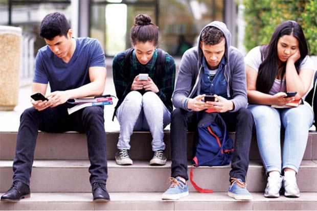 Survei Membuktikan Media Sosial Bikin Remaja Merasa Percaya Diri