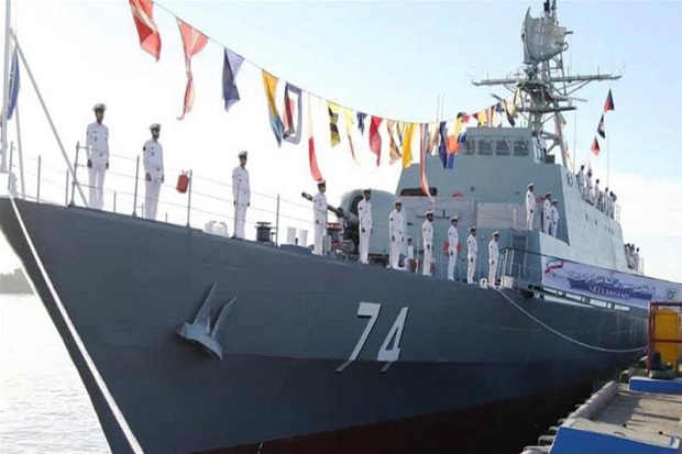 Tegang dengan AS, Iran Luncurkan Kapal Perang Siluman