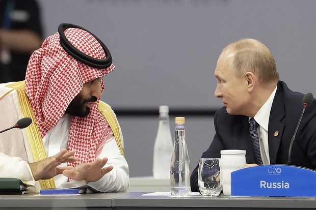 Kremlin Jelaskan \Jabat Tangan Bro\ Putin-MBS di G20