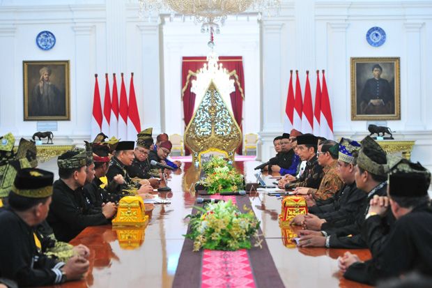 LAM Riau Beri Gelar Datuk Seri Setia Amanah Negara kepada Jokowi