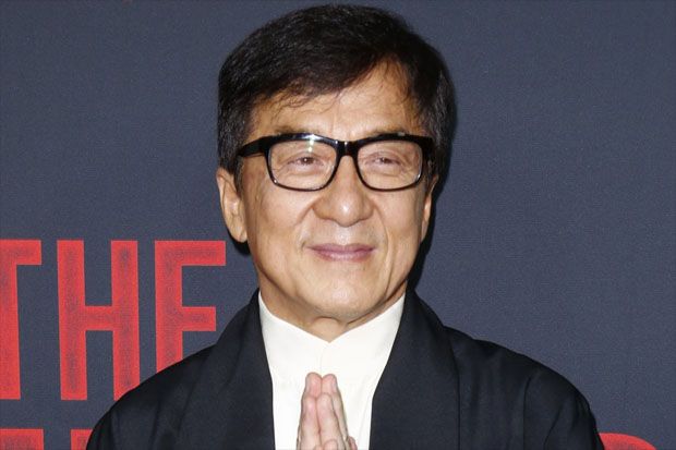 Jackie Chan Ungkap Sisi Gelap Hidupnya di Buku Never Grow Up