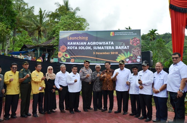Kementan Resmikan Agrowisata Durian di Kota Solok