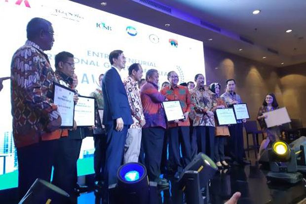 35 Kepala Daerah Menerima INA Entrepreneur Award 2018