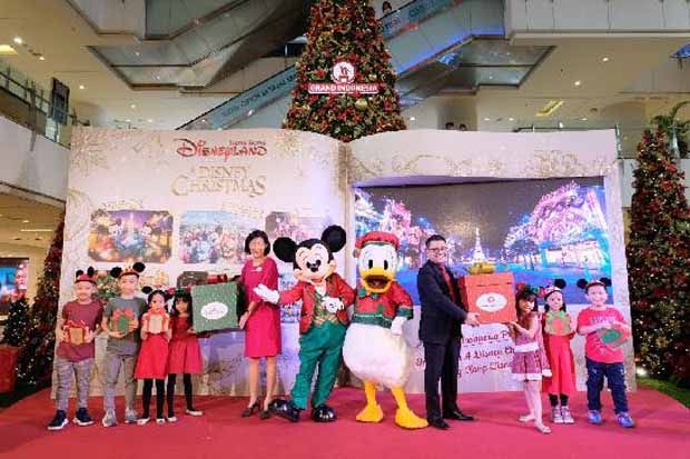 Mickey Mouse dan Donald Duck Liburan di Grand Indonesia