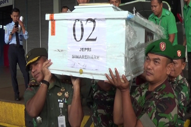 Tiba di Bandara Kualanamu, Jenazah Korban OPM Jefri Disambut TNI