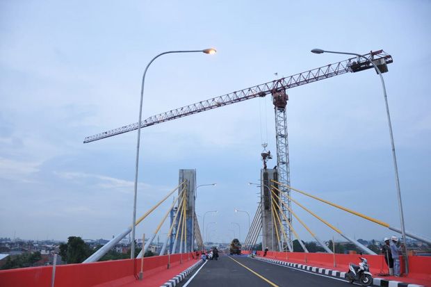 Uji Beban, 44 Truk Besar Parkir di Jembatan Musi IV Palembang
