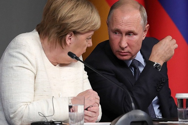 Lewat Telepon, Putin-Merkel Bahas Nasib Perjanjian Senjata Nuklir