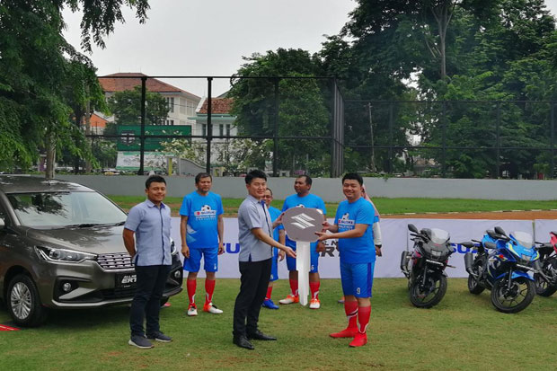 SIS Serahkan Hadiah AFF Suzuki Penalty Kick Challenge