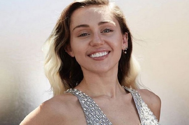 Kembali Akting, Miley Cyrus Bintangi Black Mirror