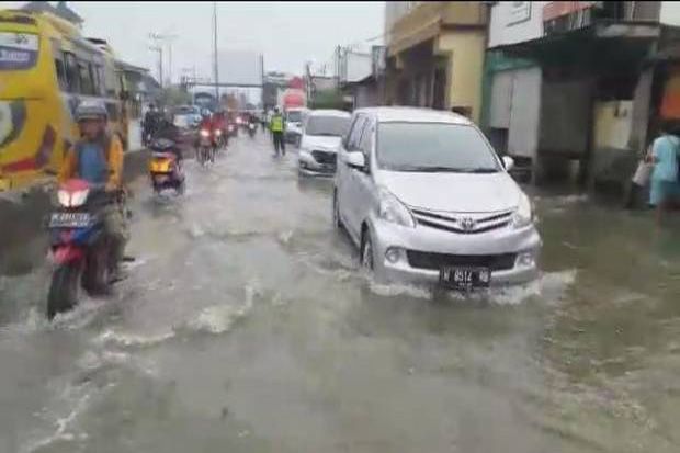 Rawan Banjir, 6 Titik Jalur KA Dijaga 24 Jam