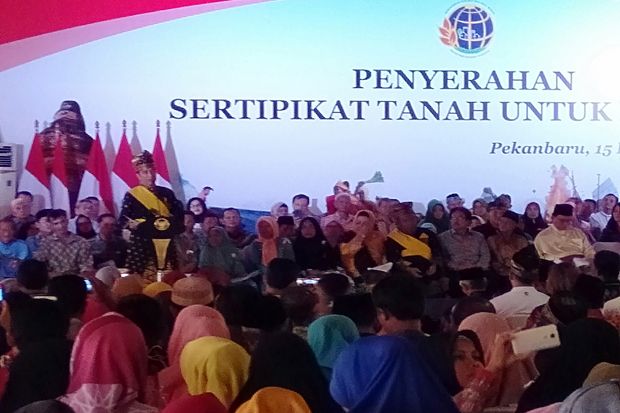 Presiden Jokowi Bagikan 6.000 Sertifikat kepada Warga Riau