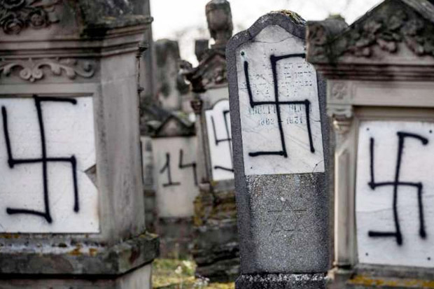 37 Batu Nisan Pemakaman Yahudi di Prancis Digambari Lambang Swastika