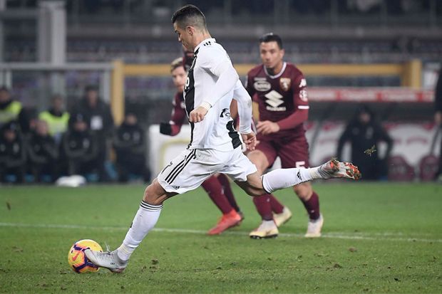 Cristiano Ronaldo Menangkan Juventus di Derby della Mole