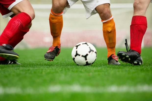 Turnamen Sepak Bola Tarkam Ricuh, Seorang Suporter dan Wasit Terluka