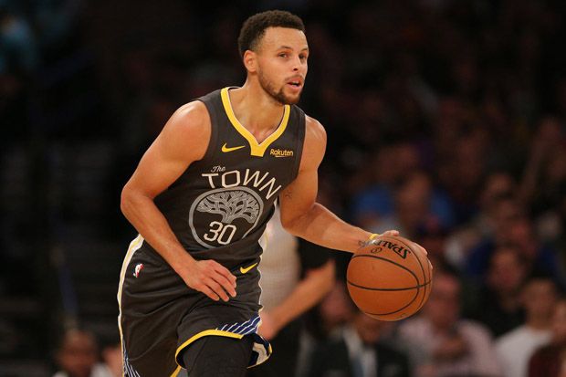 Stephen Curry is Back, Golden State Warriors Menang