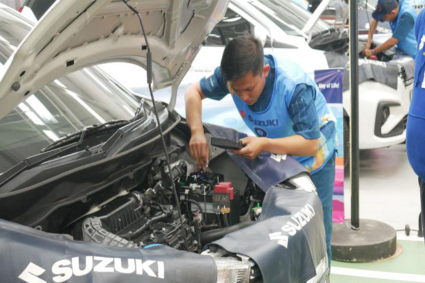 Teknisi Suzuki  Adu Skill di National Technician Skill Competition 201