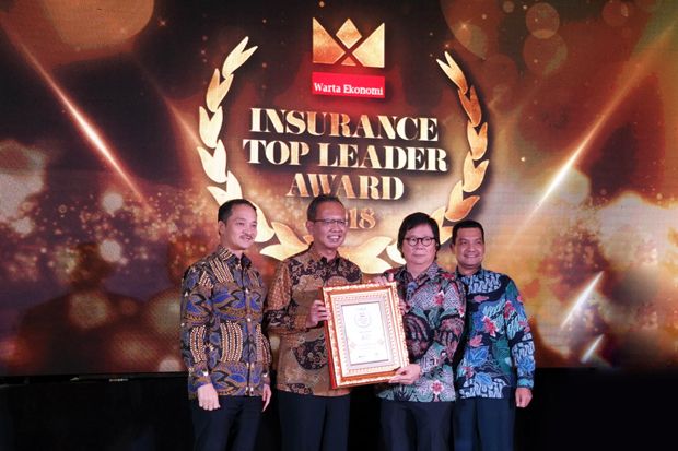 Astra Life Raih Penghargaan Insurance Top Leader Award
