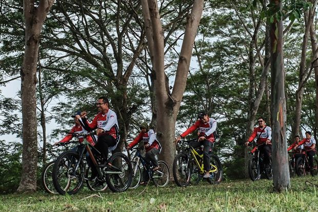 Journalist Mountain Bike Jajal Lintasan di Sekitar Pabrik IKPP