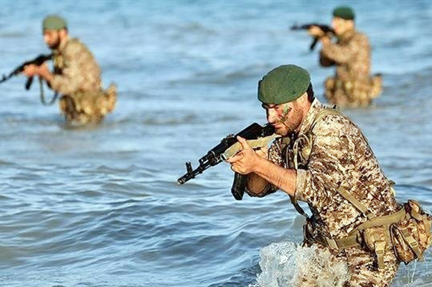 AS Kirim Kapal Induk, Iran Gelar Latihan Dekat Selat Hormuz
