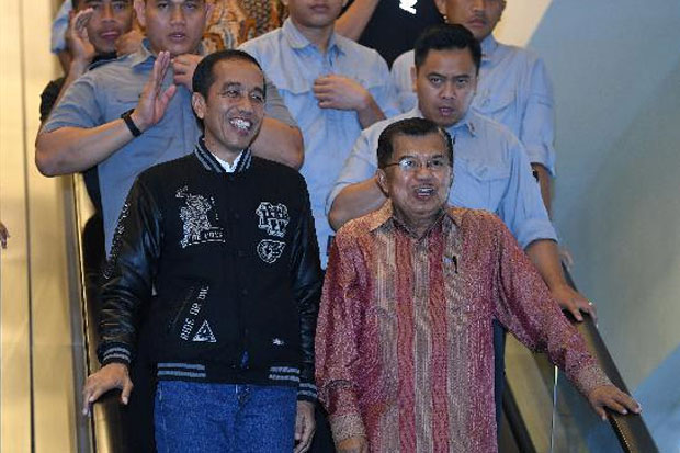 Jokowi Ingatkan Relawan Tak Terlena Hasil Survei