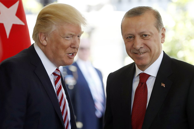 Bekas Komandan NATO Tuding Erdogan Peras Trump